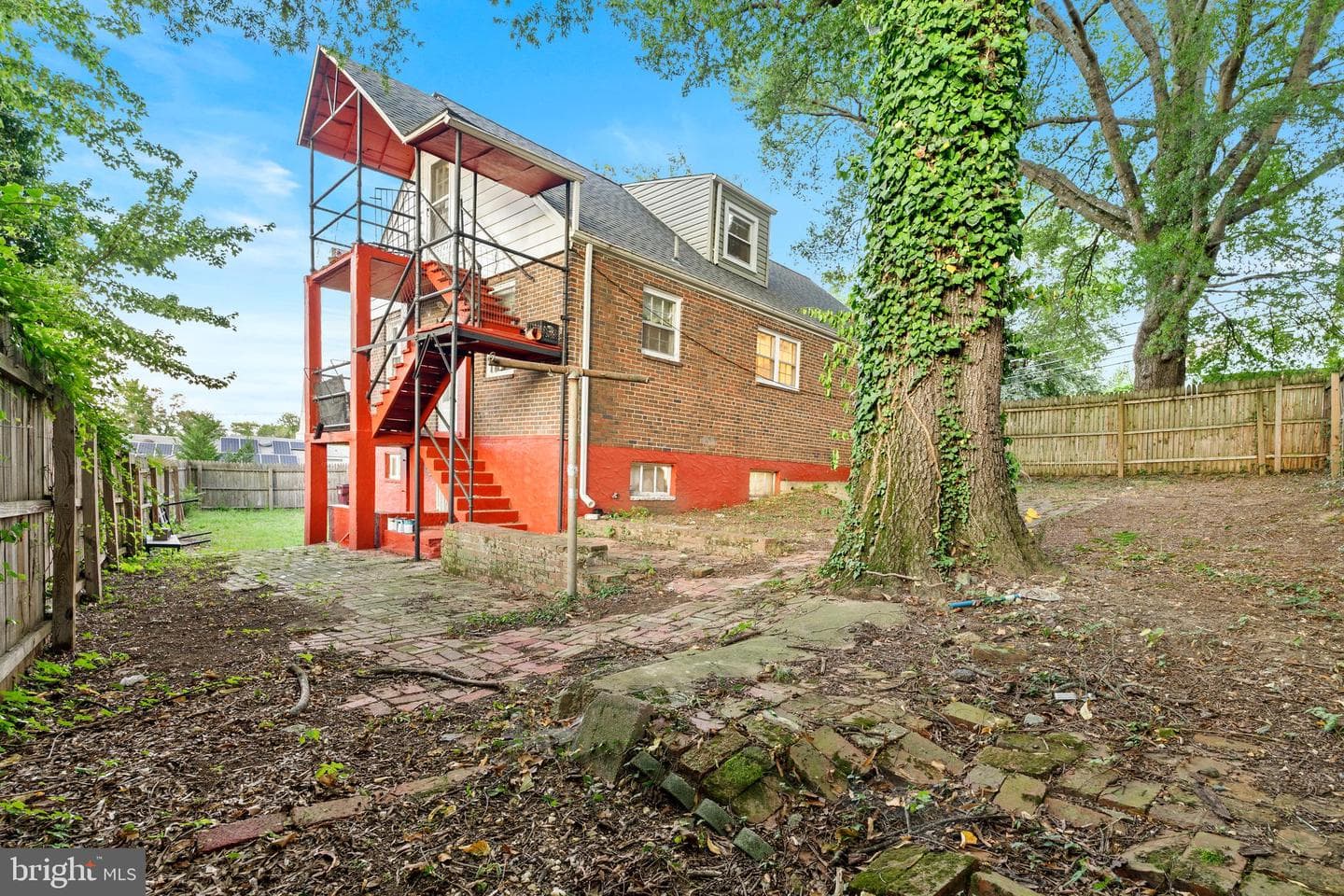 607 Larchmont Avenue photo 9