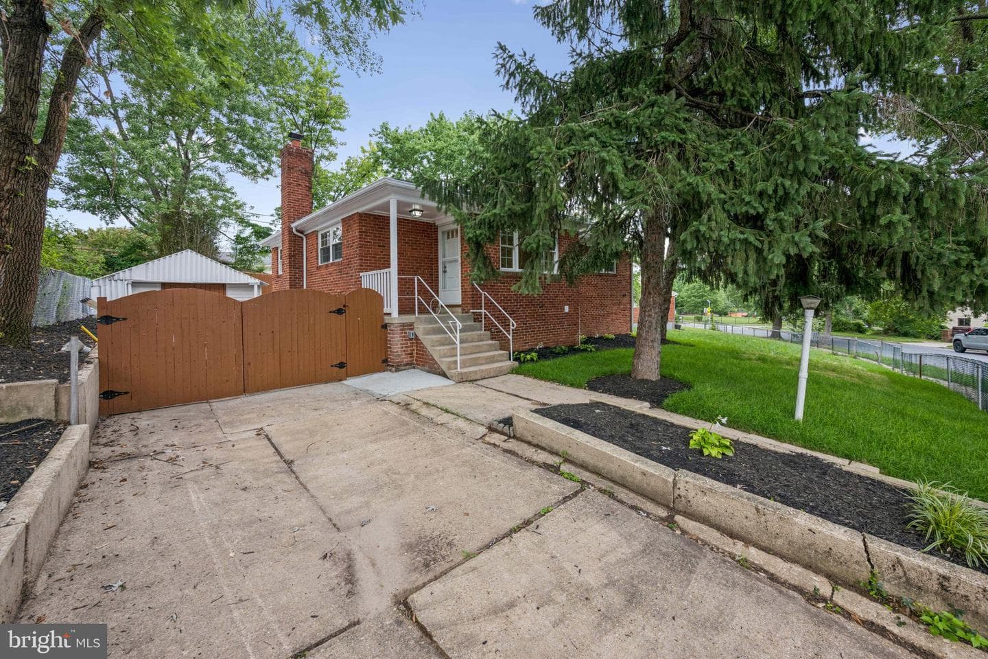 1003 Ward Street photo 1