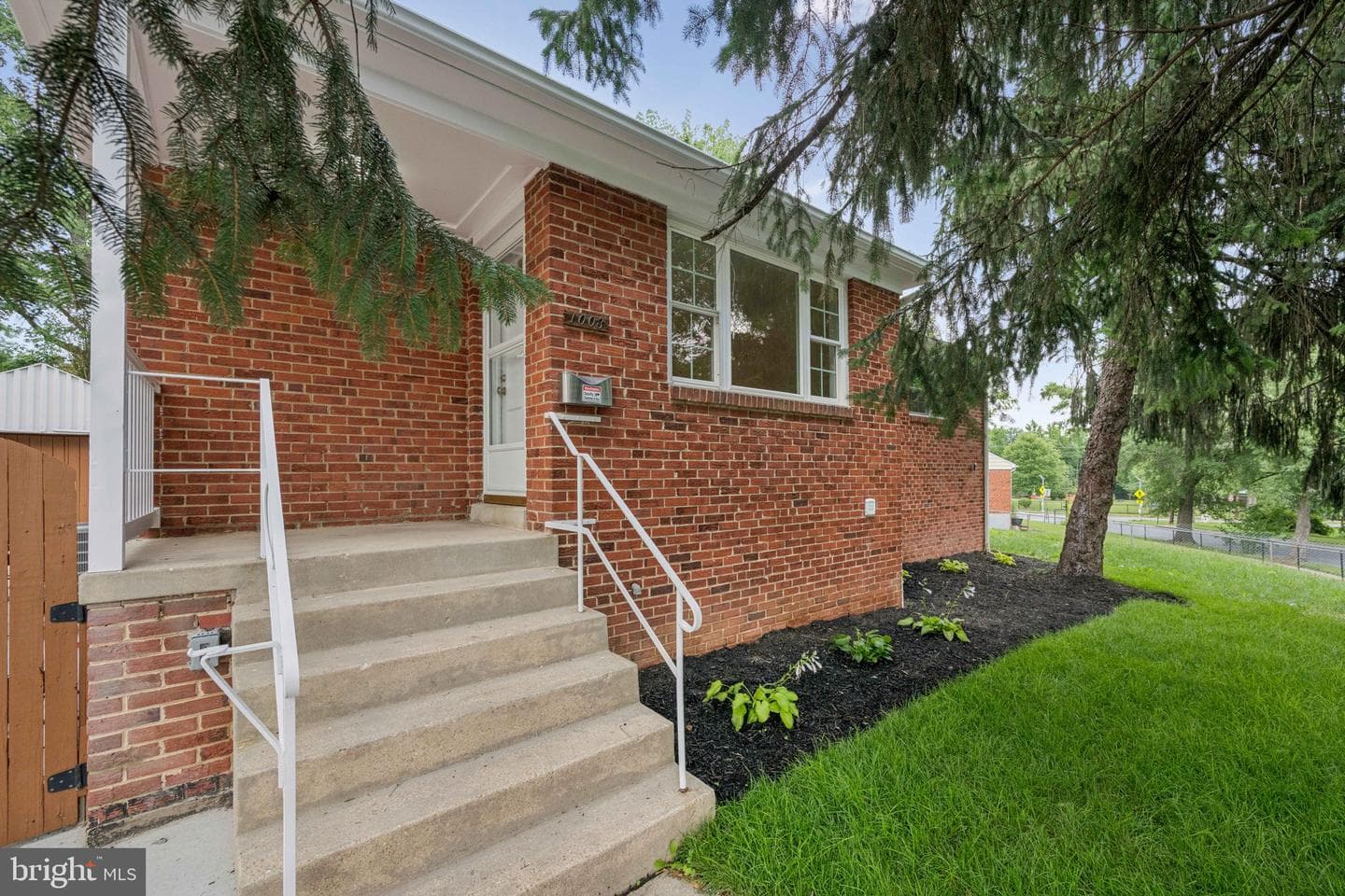 1003 Ward Street photo 2