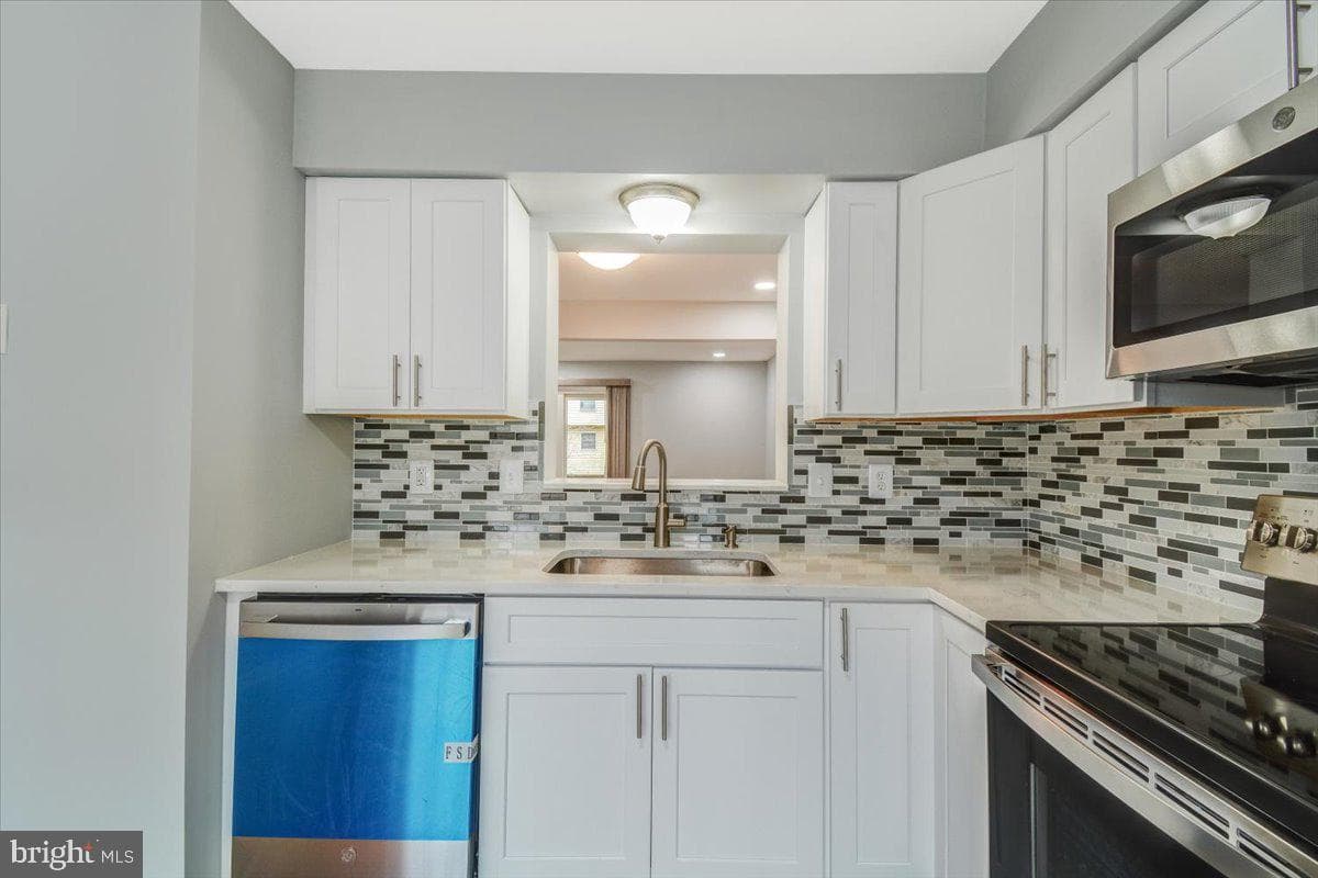 11415 Hawk Ridge Court photo 6