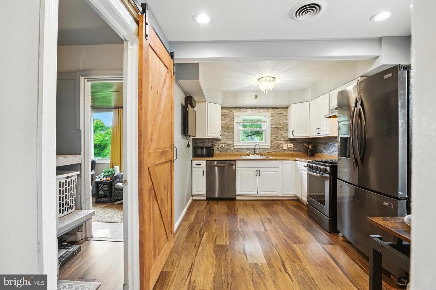 2607 Millvale Avenue photo 3