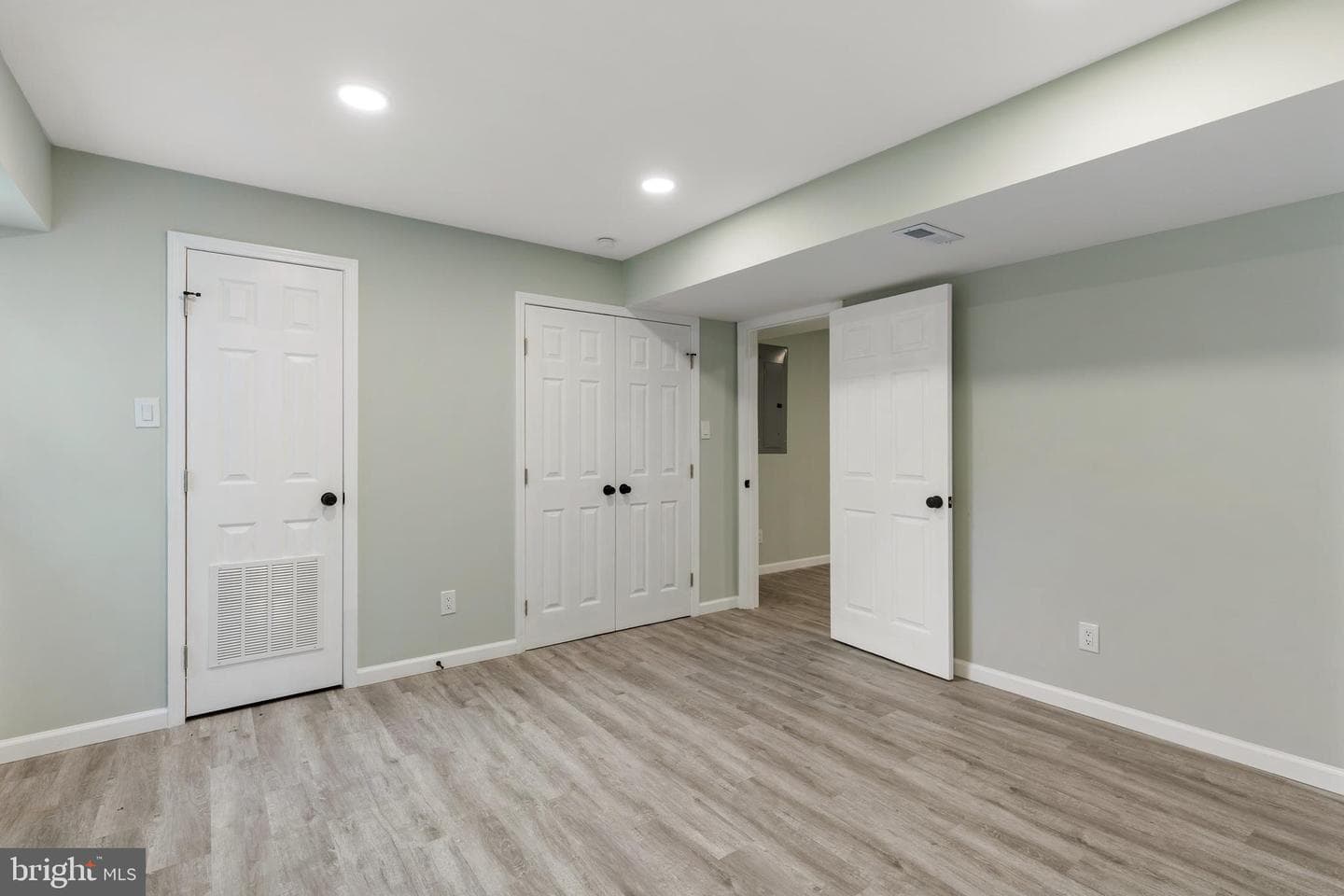 3220 Cheverly Hills Court photo 40
