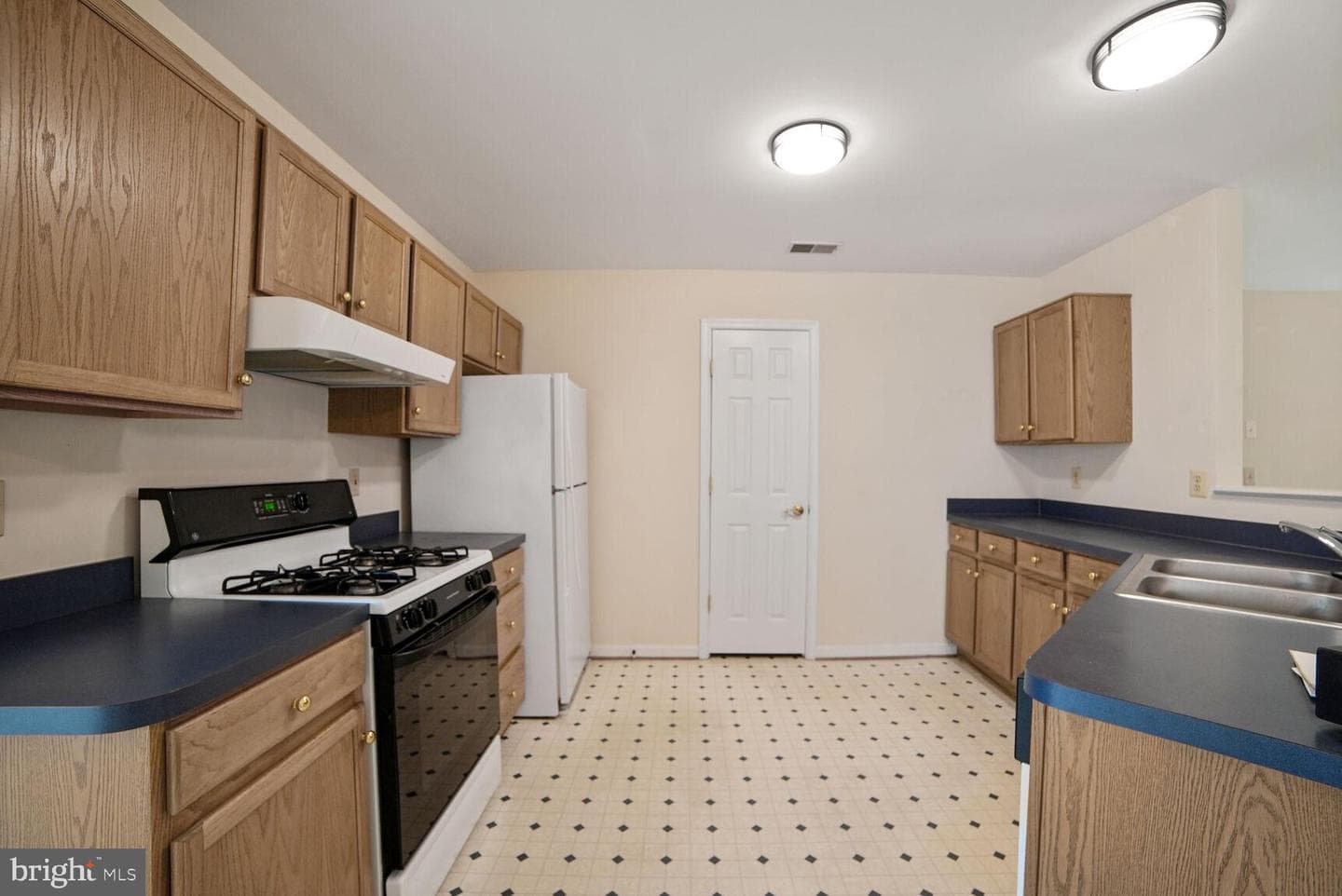 7412 Berryleaf Drive photo 5