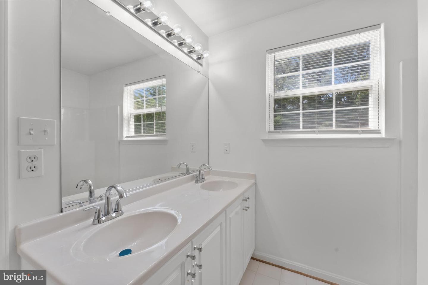 5303 Zephyr Avenue photo 31