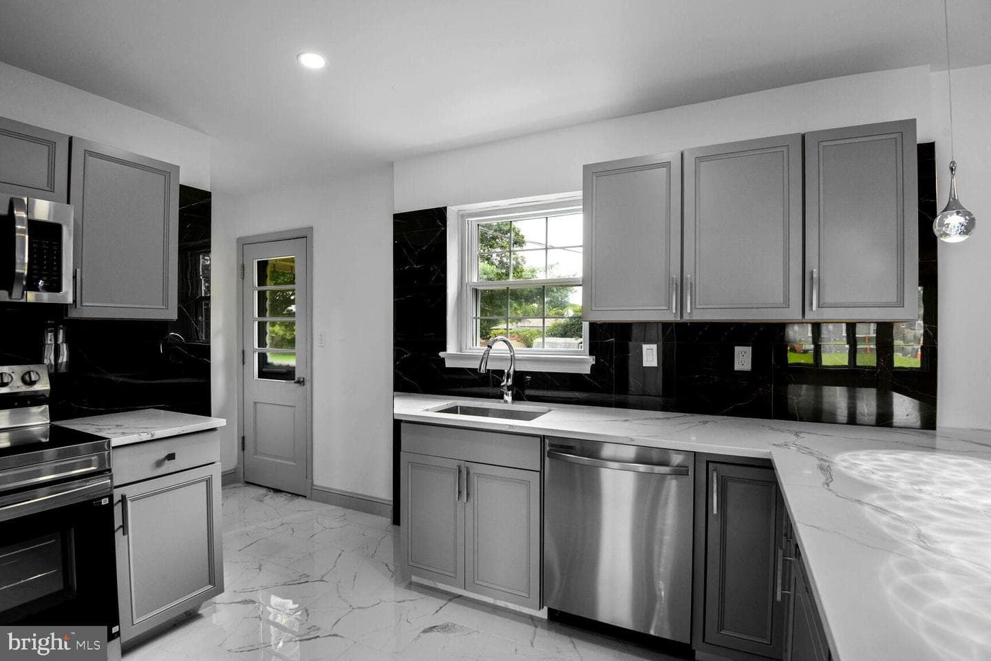 2802 East Avenue photo 10