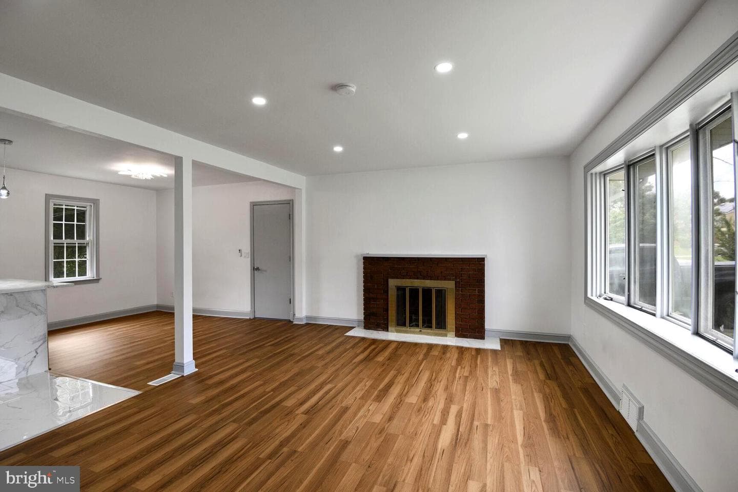 2802 East Avenue photo 4