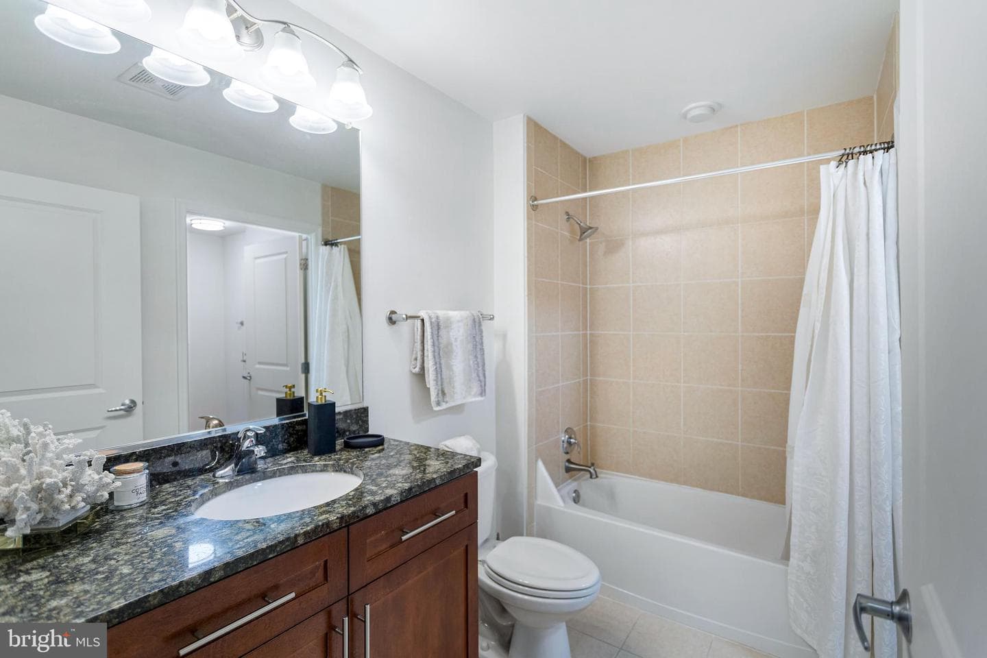 155 Potomac Passage #522 photo 31