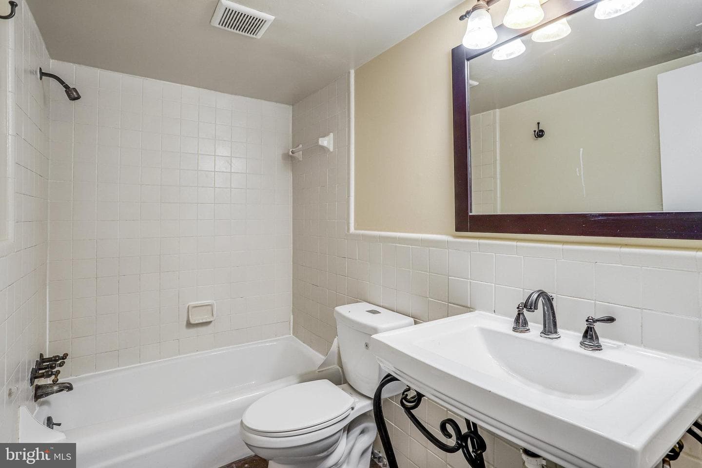 6002 Westchester Park Drive #101 photo 8