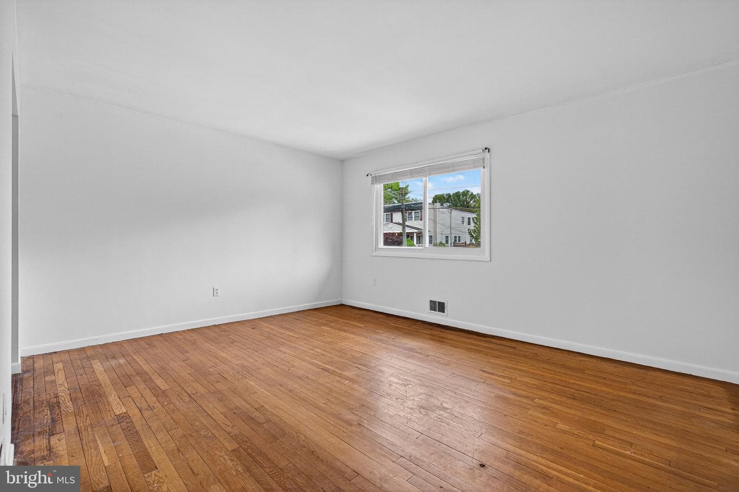 304 Cedarleaf Avenue photo 14