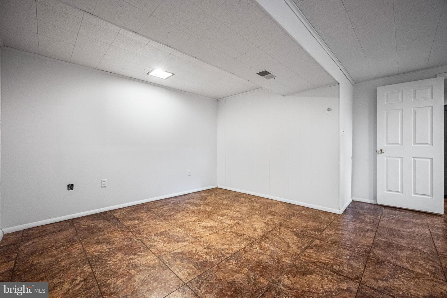 5059 Berwyn Road photo 26