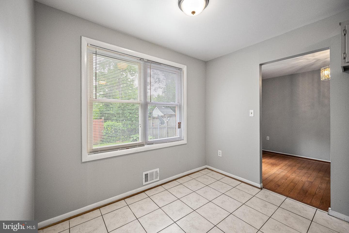 5059 Berwyn Road photo 8