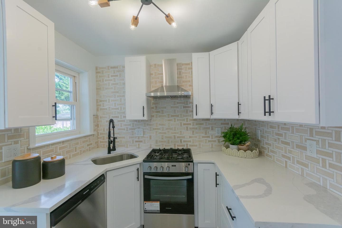 5446 Varnum Street photo 1