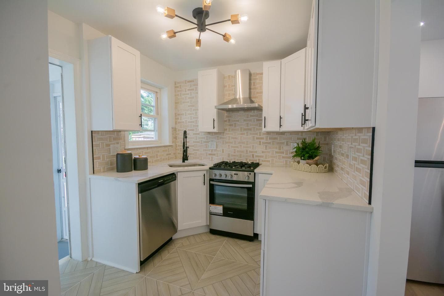 5446 Varnum Street photo 19