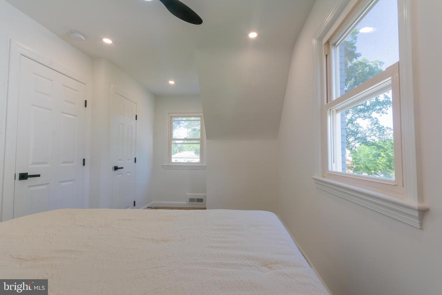 5446 Varnum Street photo 32
