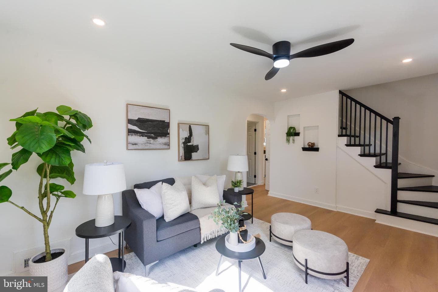 5446 Varnum Street photo 4