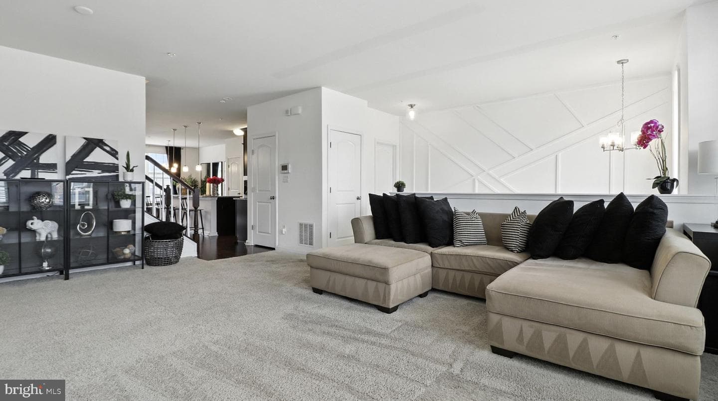 9405 Geaton Park Place photo 10
