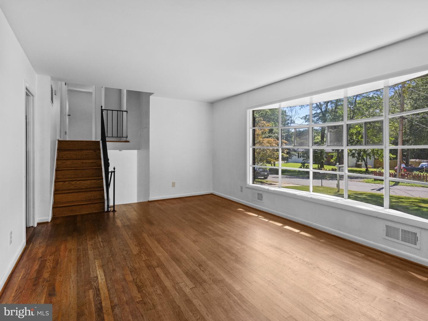 10806 Javins Street photo 4