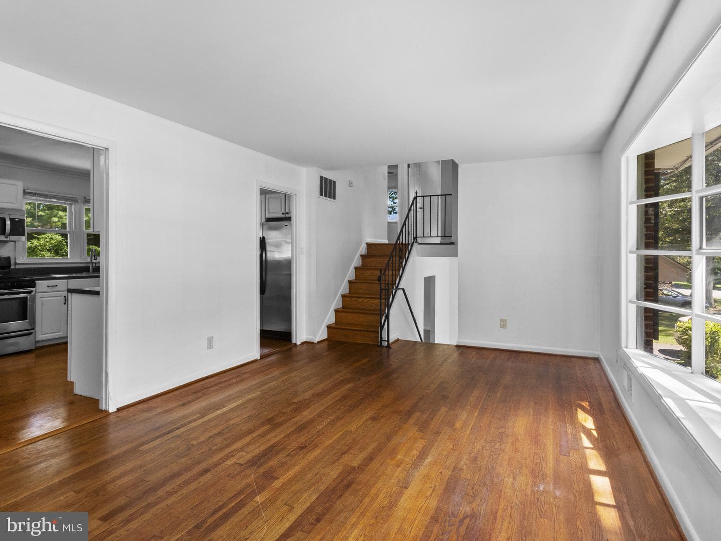10806 Javins Street photo 6