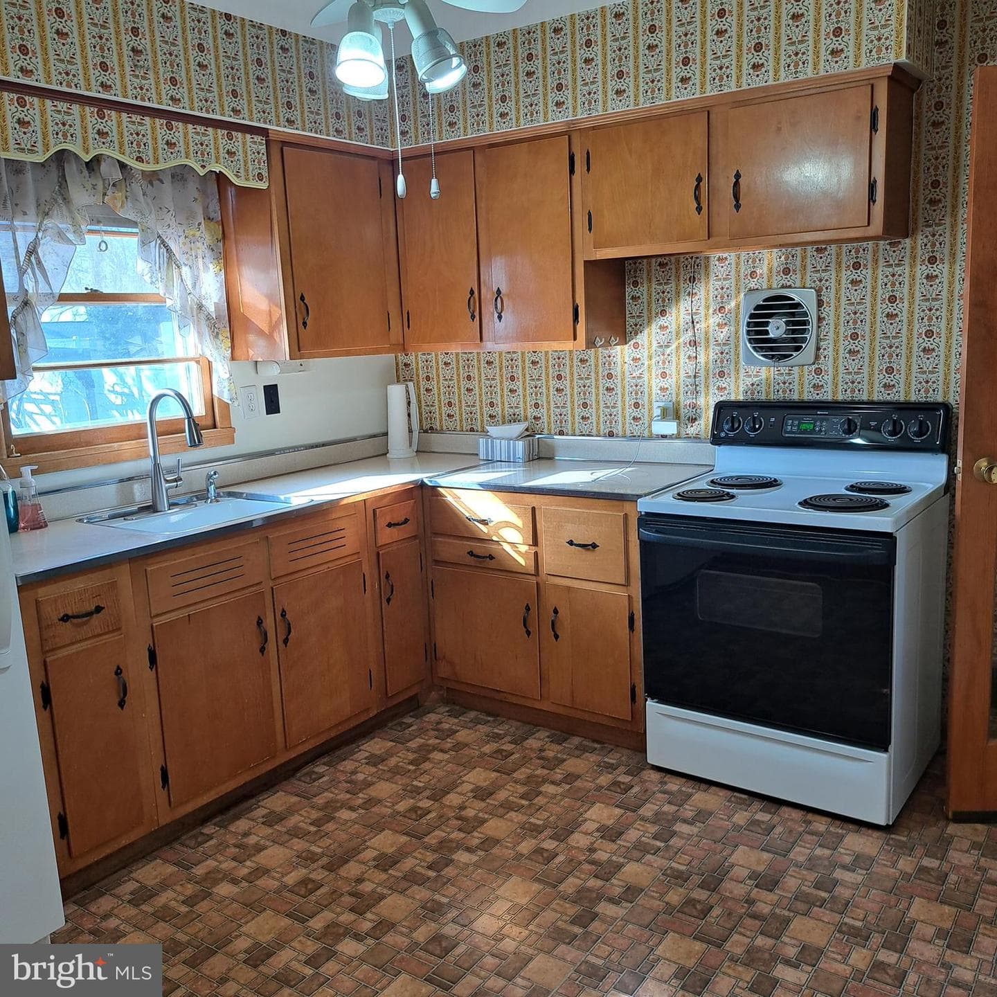 9301 Tuckerman Street photo 27