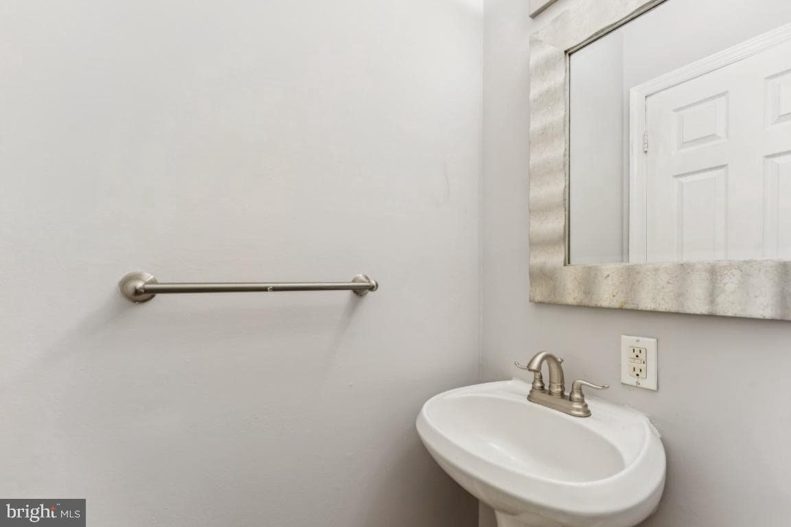 11009 McKay Road photo 13
