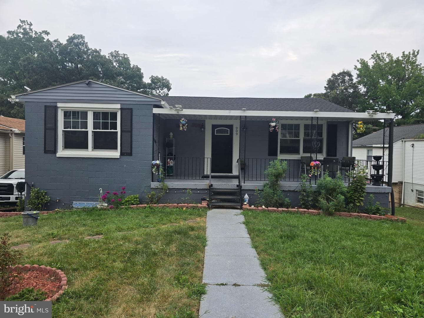 909 Cypresstree Place photo 1