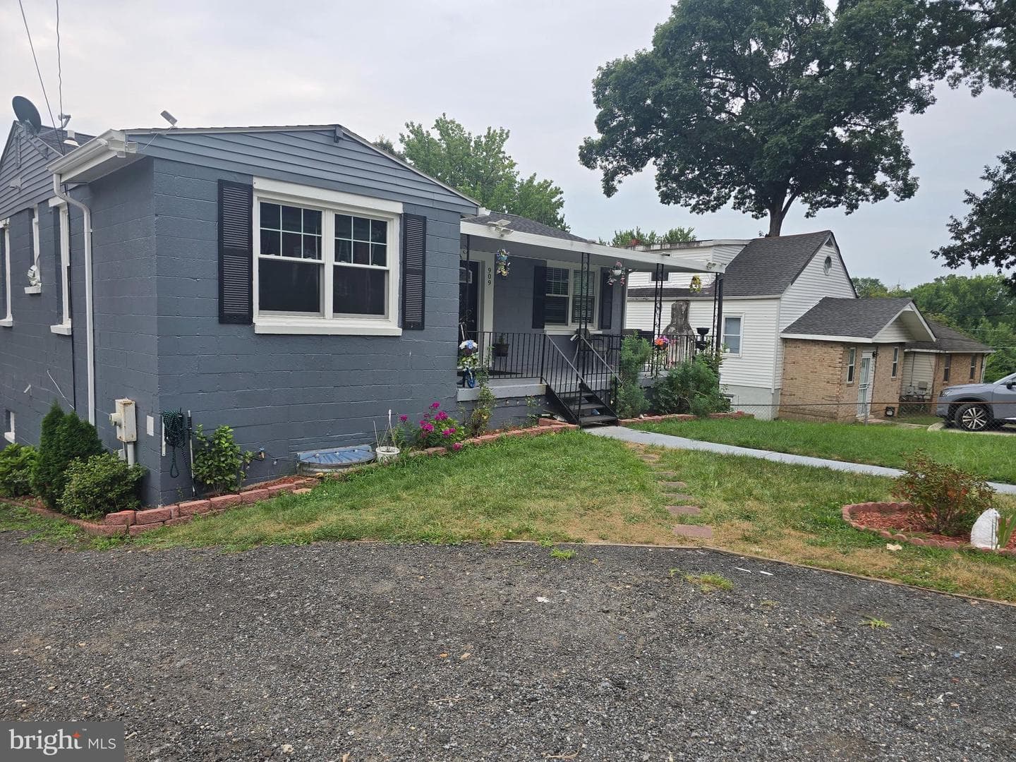 909 Cypresstree Place photo 2