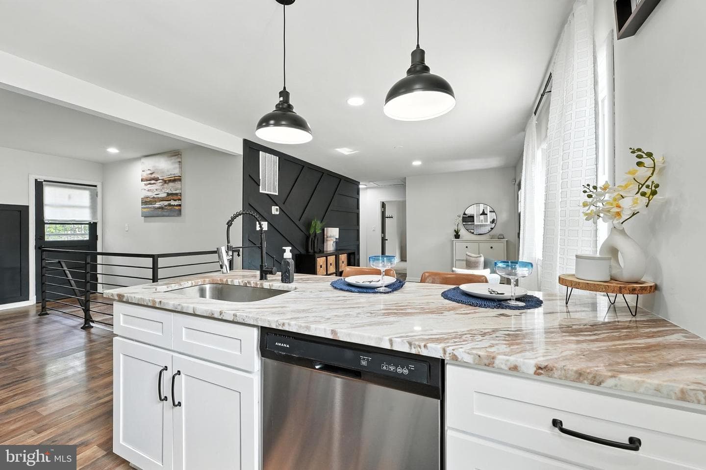 6305 Middleton Lane photo 14