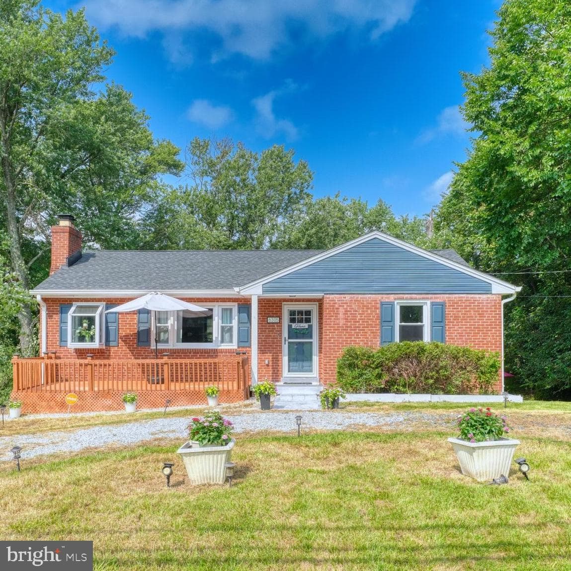 6305 Middleton Lane photo 2