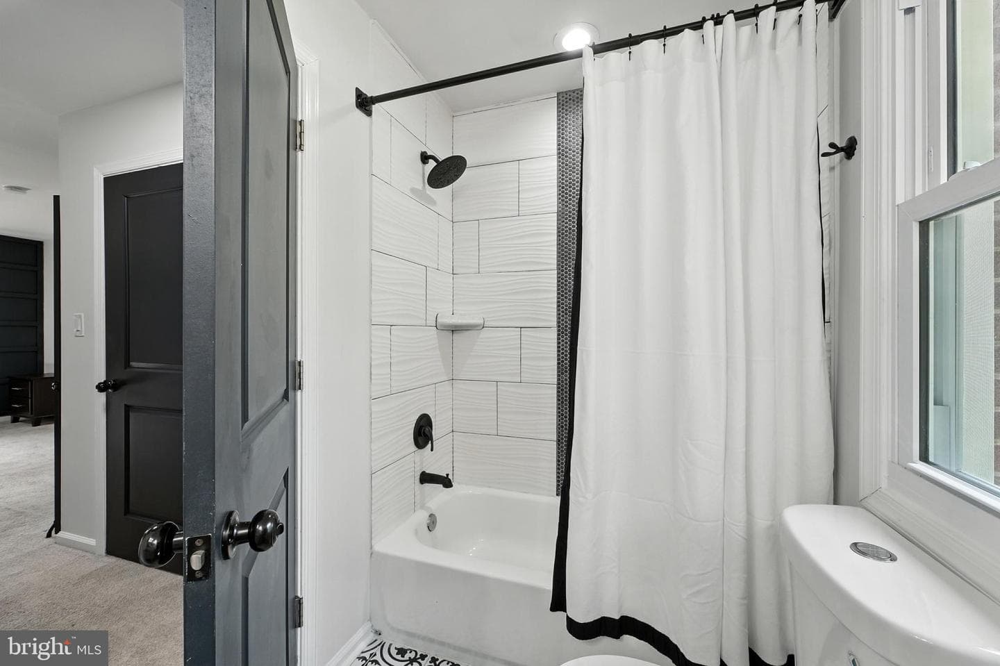6305 Middleton Lane photo 25