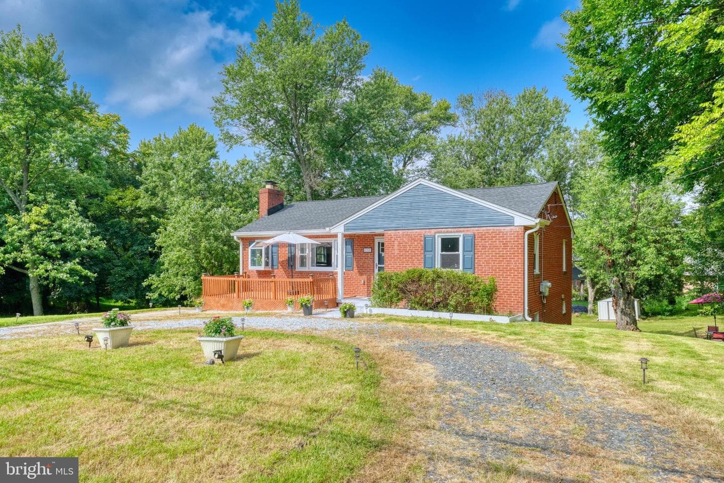 6305 Middleton Lane photo 4