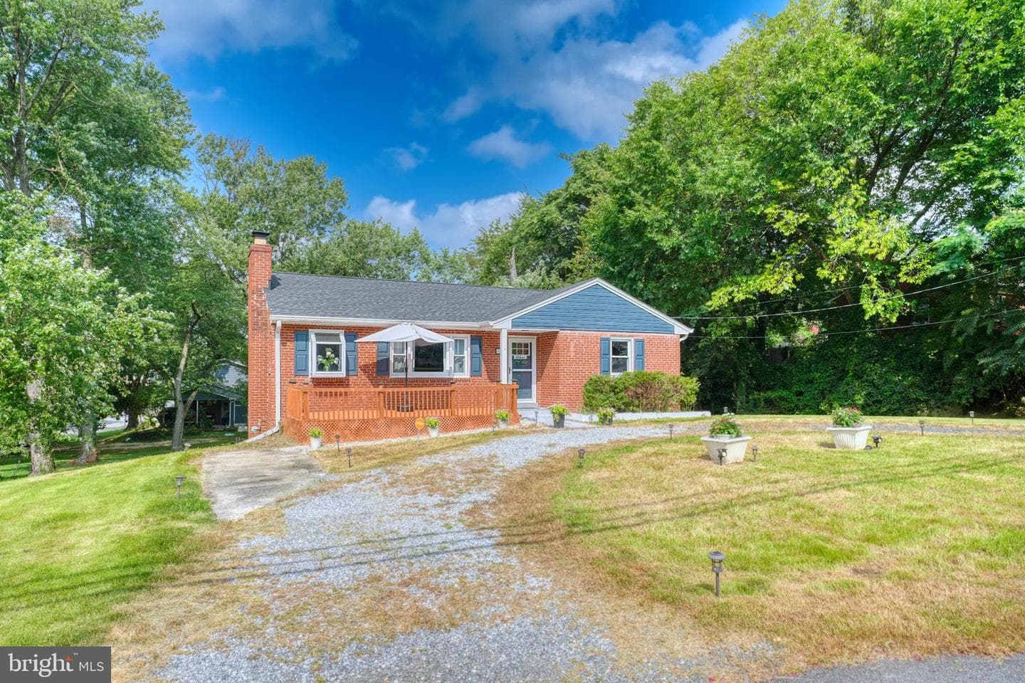 6305 Middleton Lane photo 5