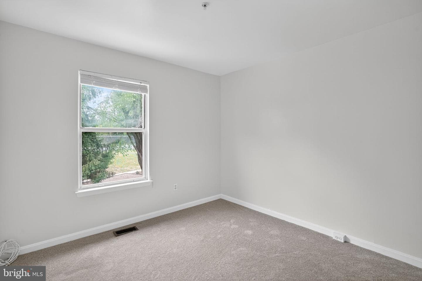 5707 Falkland Place photo 29