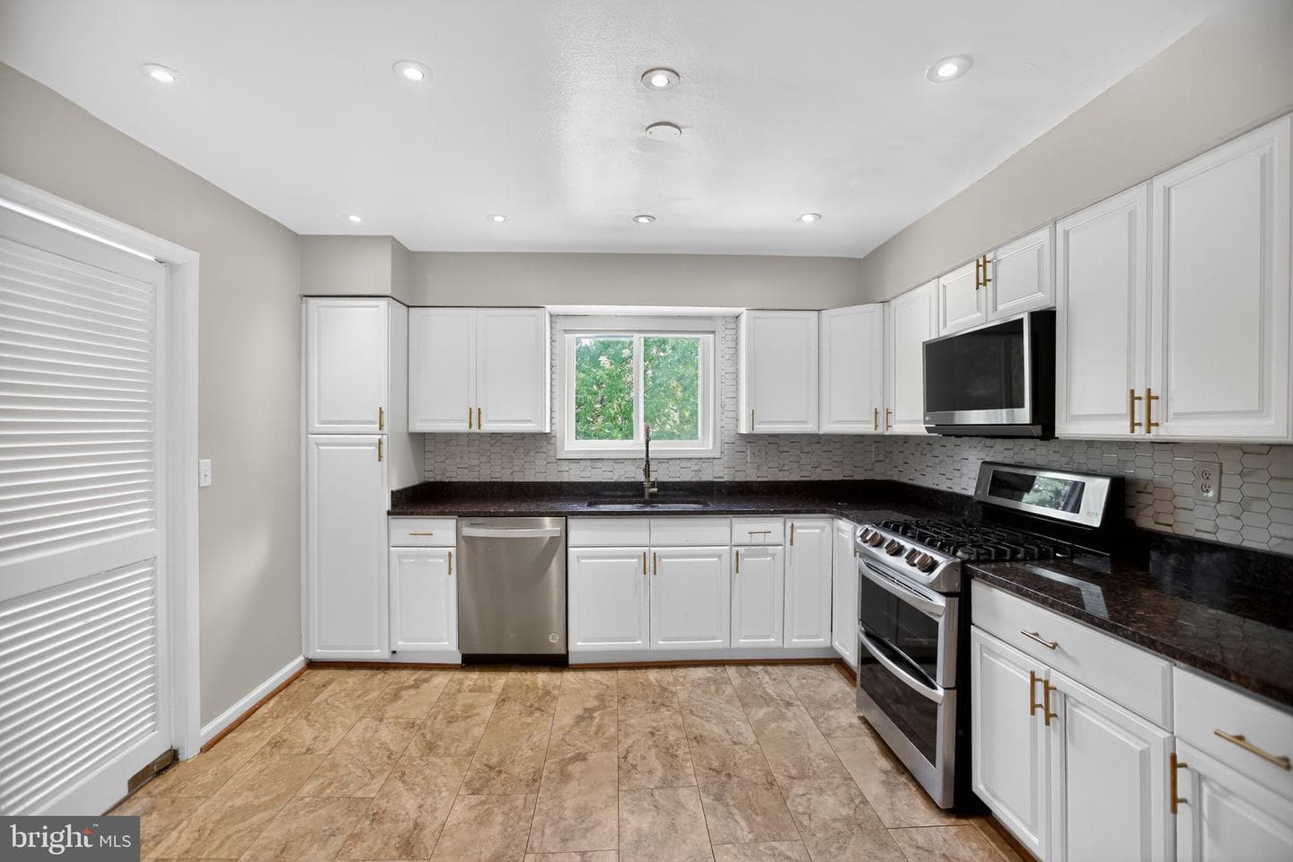 10204 Pine Meadows Lane photo 18