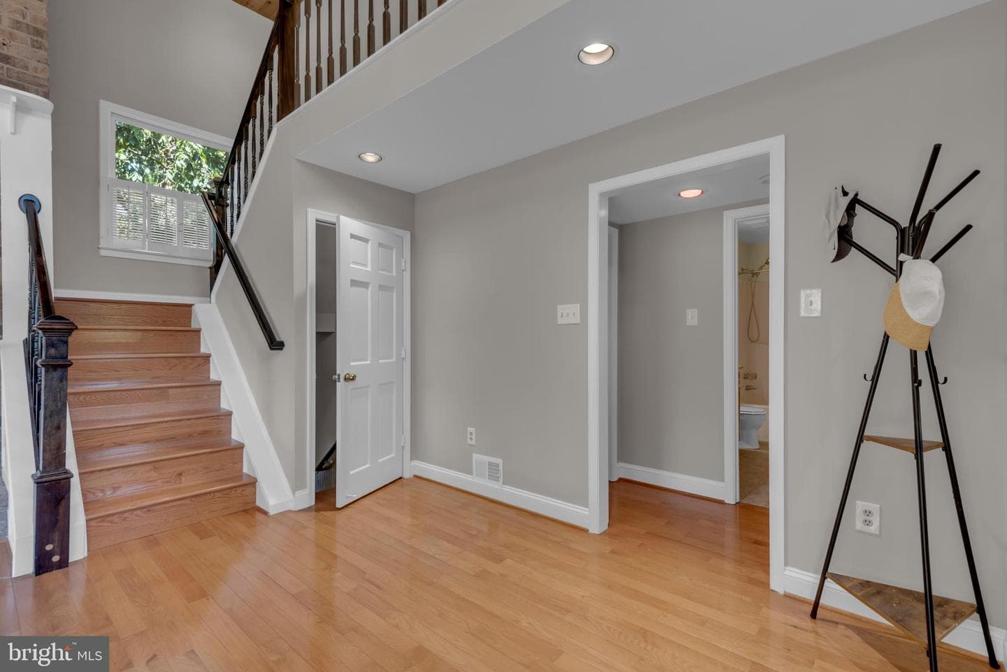 8200 Potomac Avenue photo 32