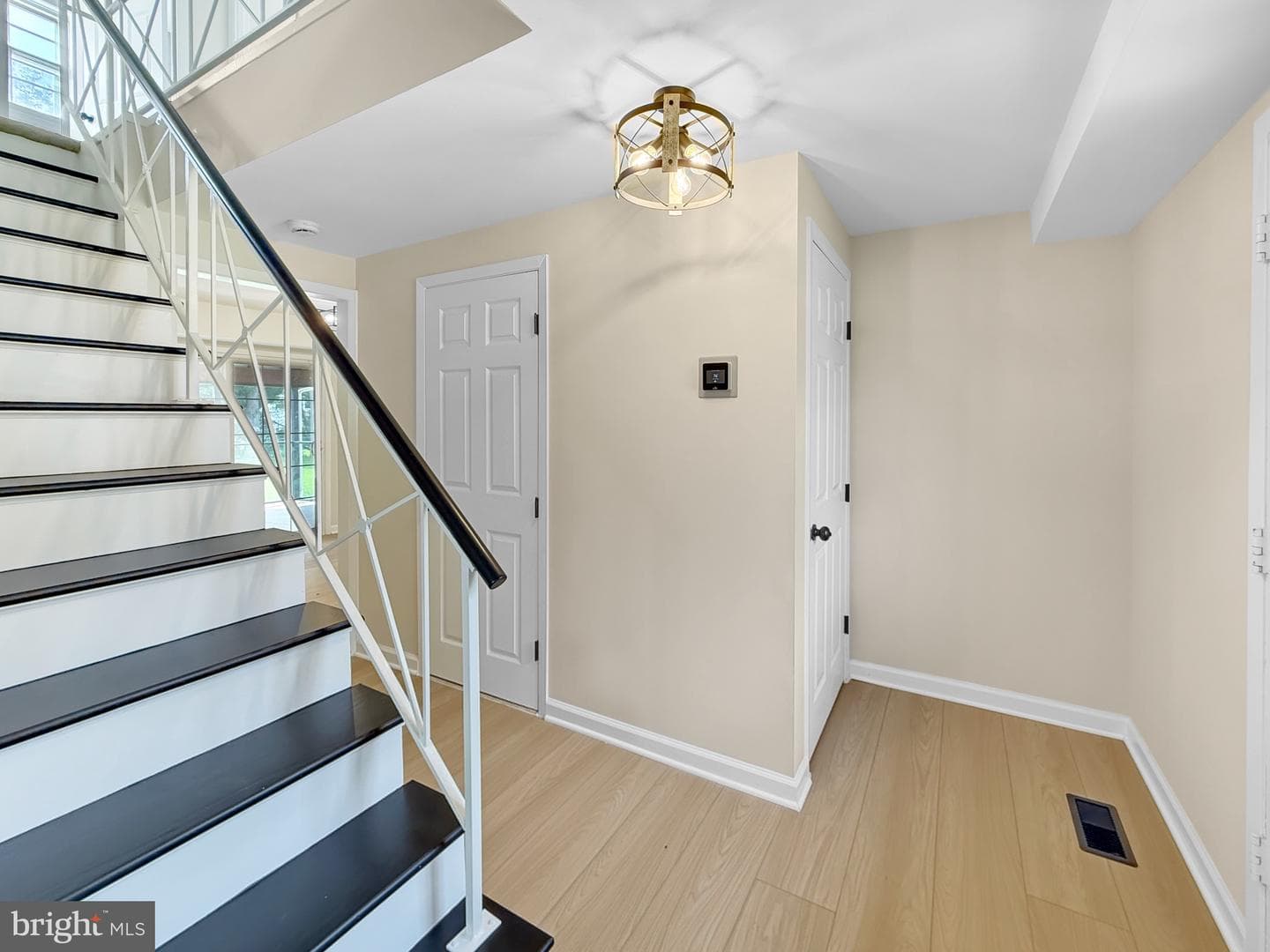1408 Pinelake Lane photo 4