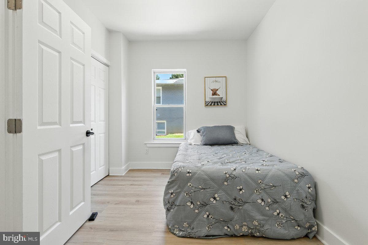 5811 Dade Street photo 17