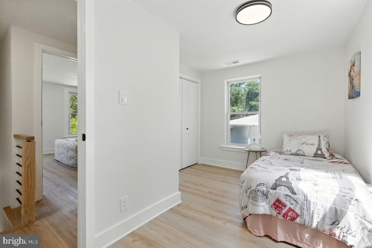 5811 Dade Street photo 18