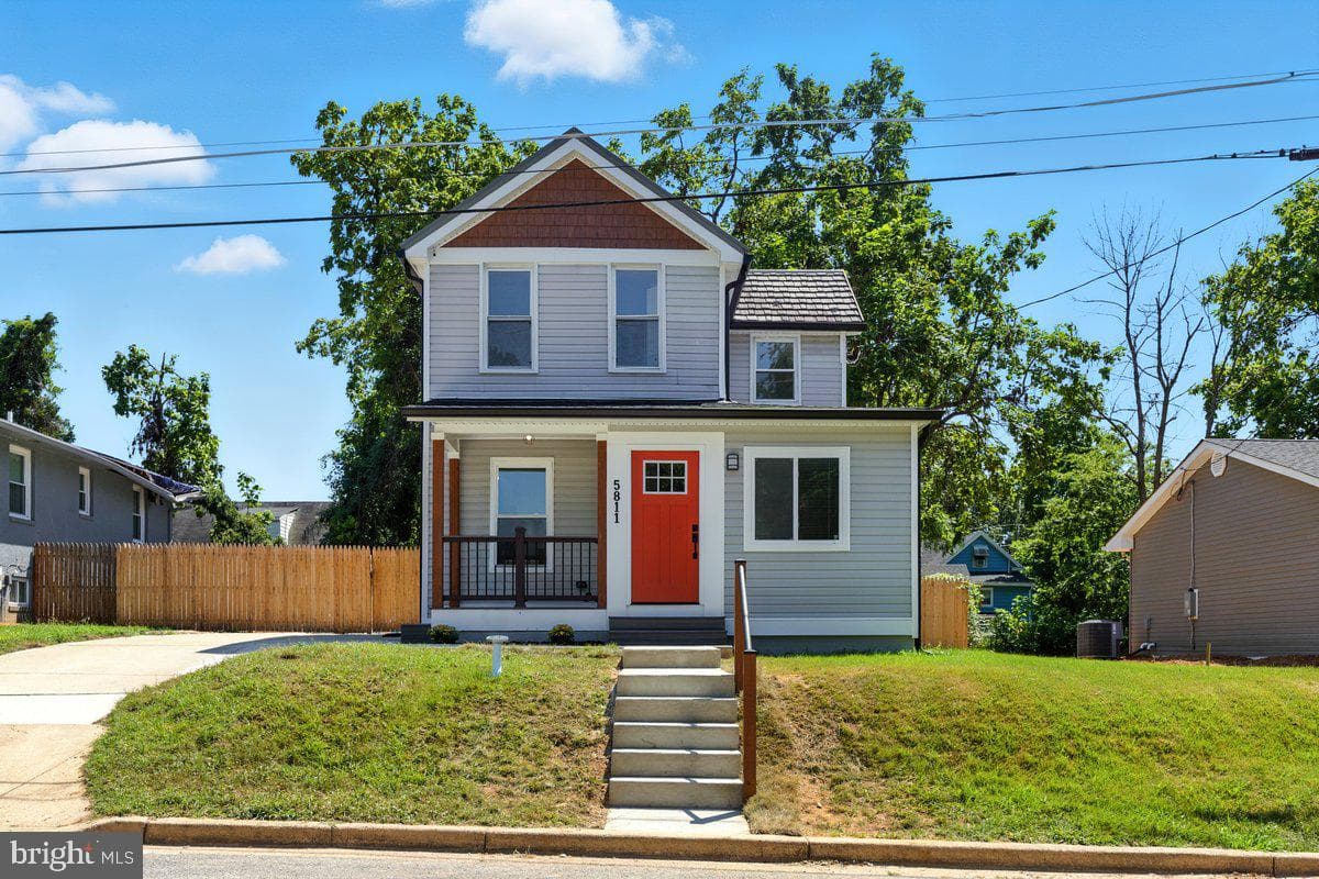 5811 Dade Street photo 2