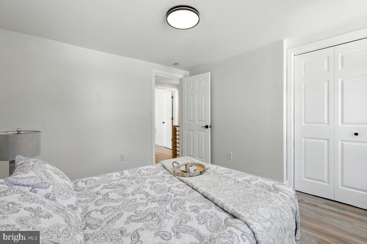 5811 Dade Street photo 21