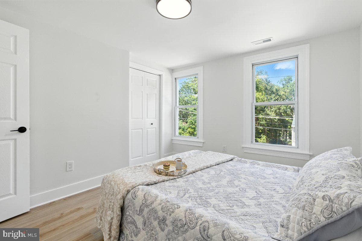 5811 Dade Street photo 22