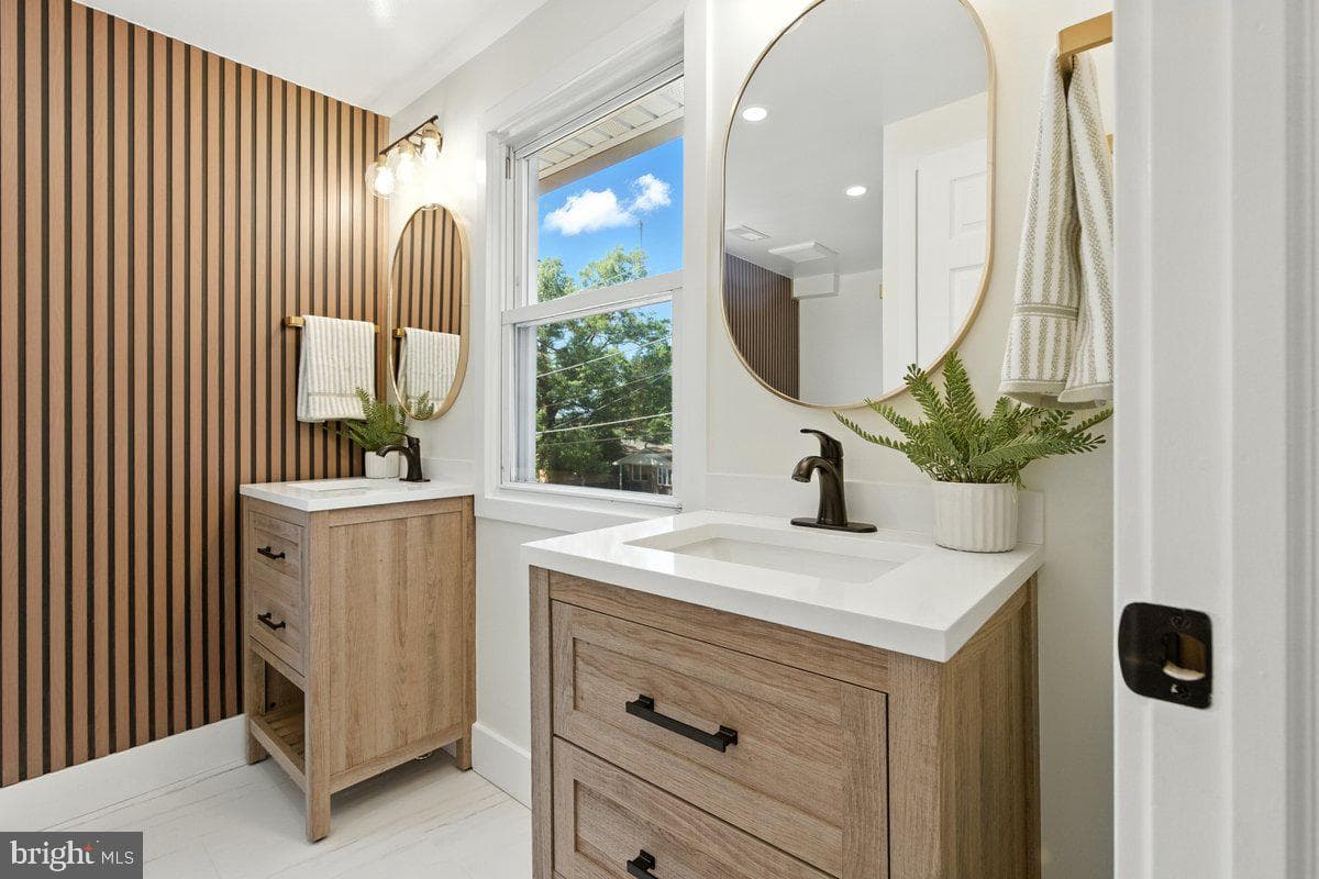 5811 Dade Street photo 23