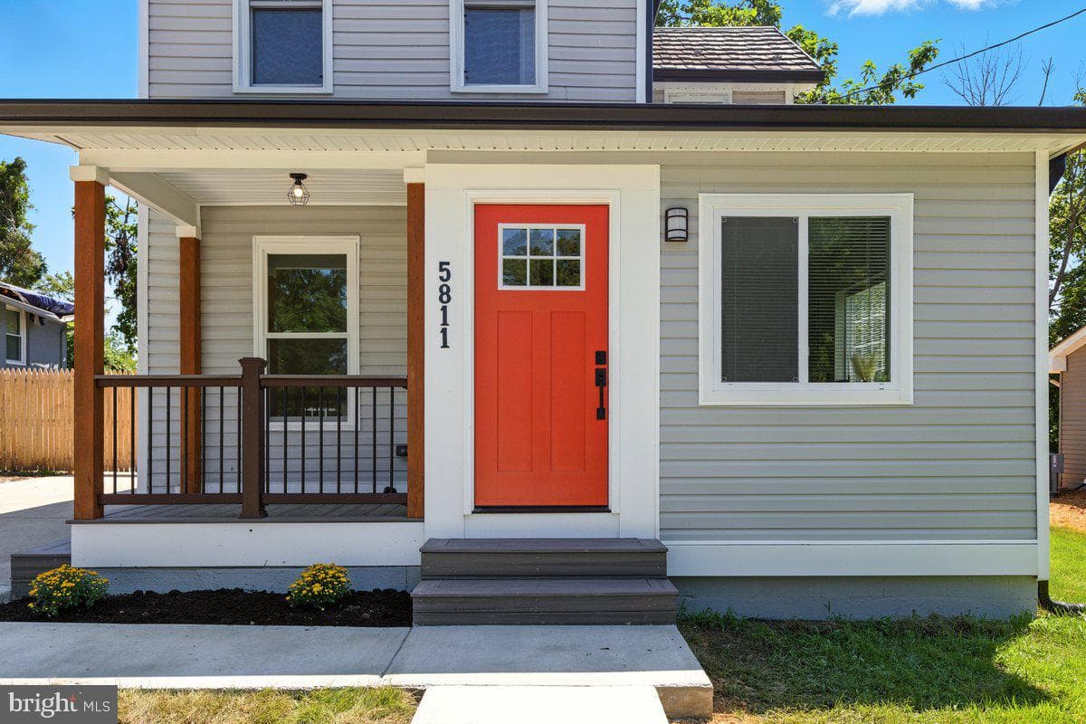 5811 Dade Street photo 4