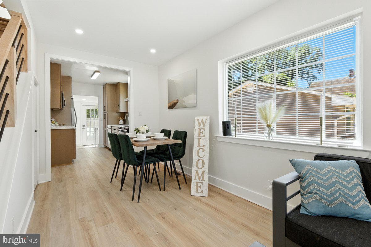 5811 Dade Street photo 5