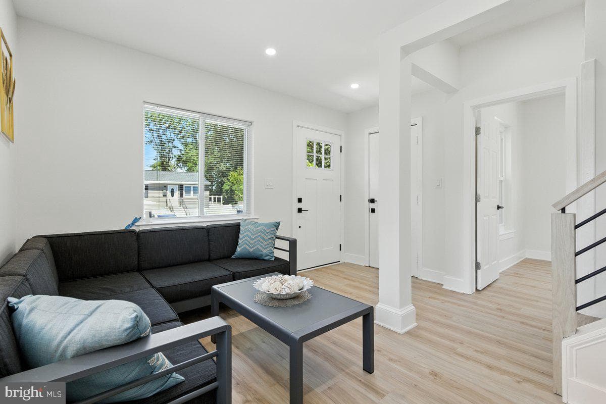 5811 Dade Street photo 6