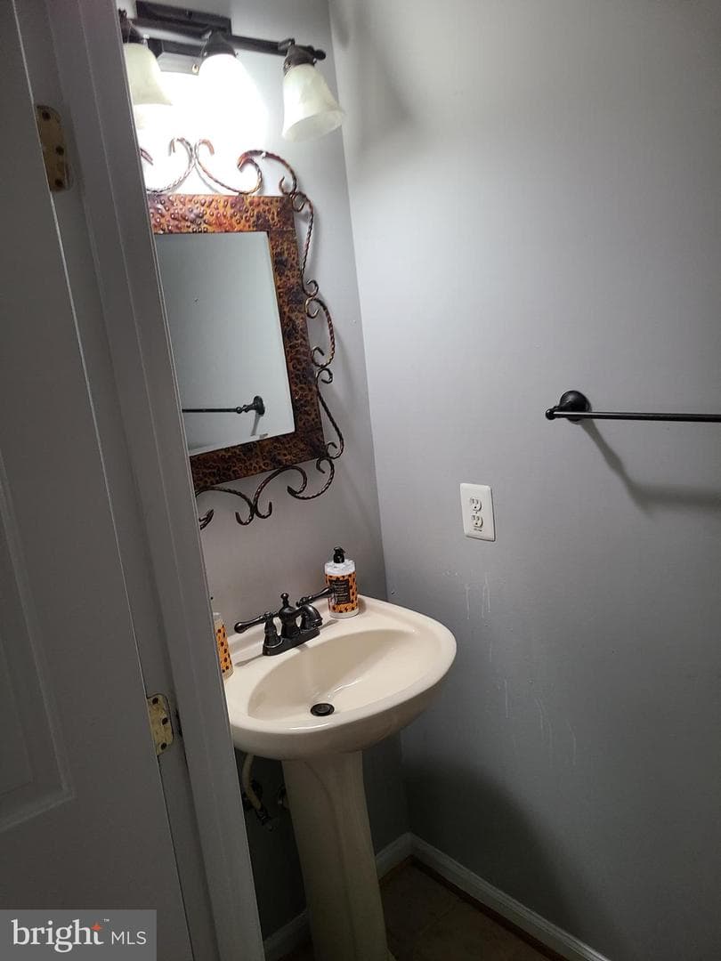 6606 Landing Way photo 11