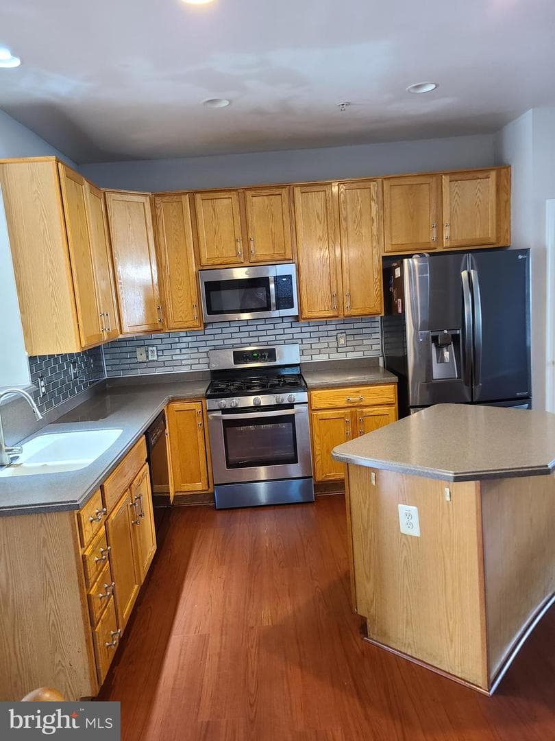 6606 Landing Way photo 13