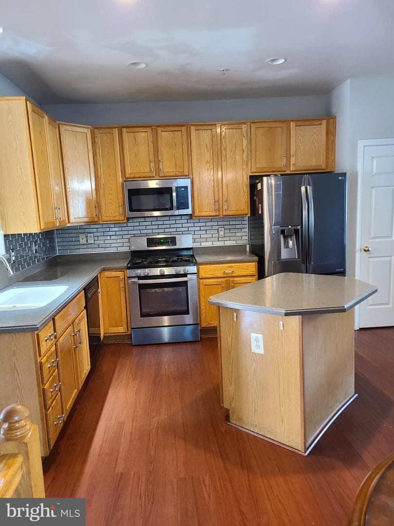6606 Landing Way photo 14
