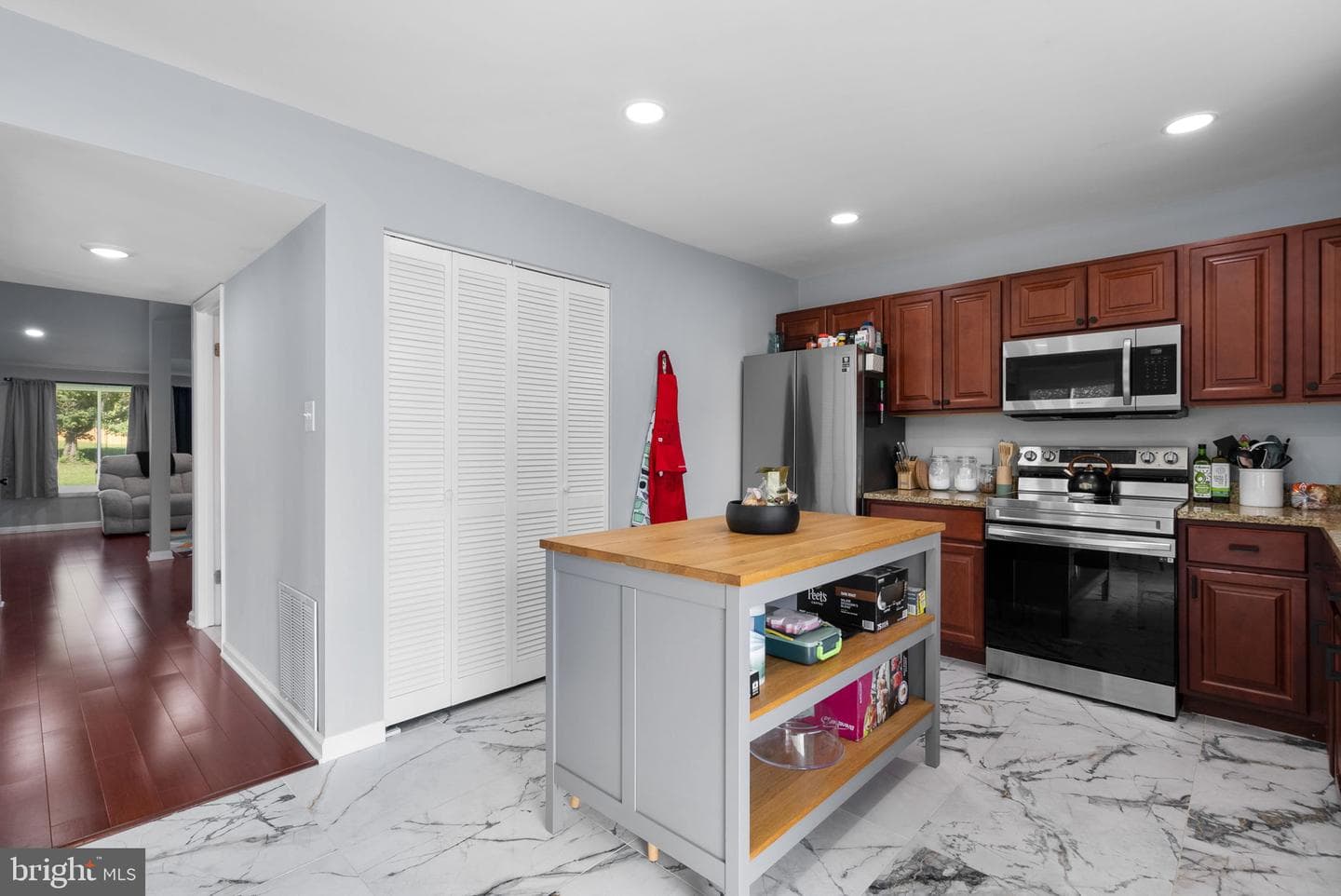 15811 Perkins Lane photo 13