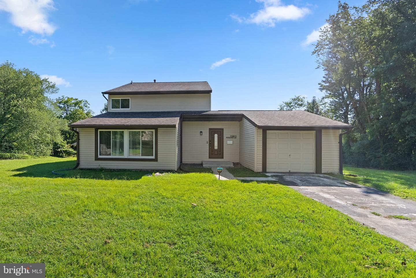 15811 Perkins Lane photo 2