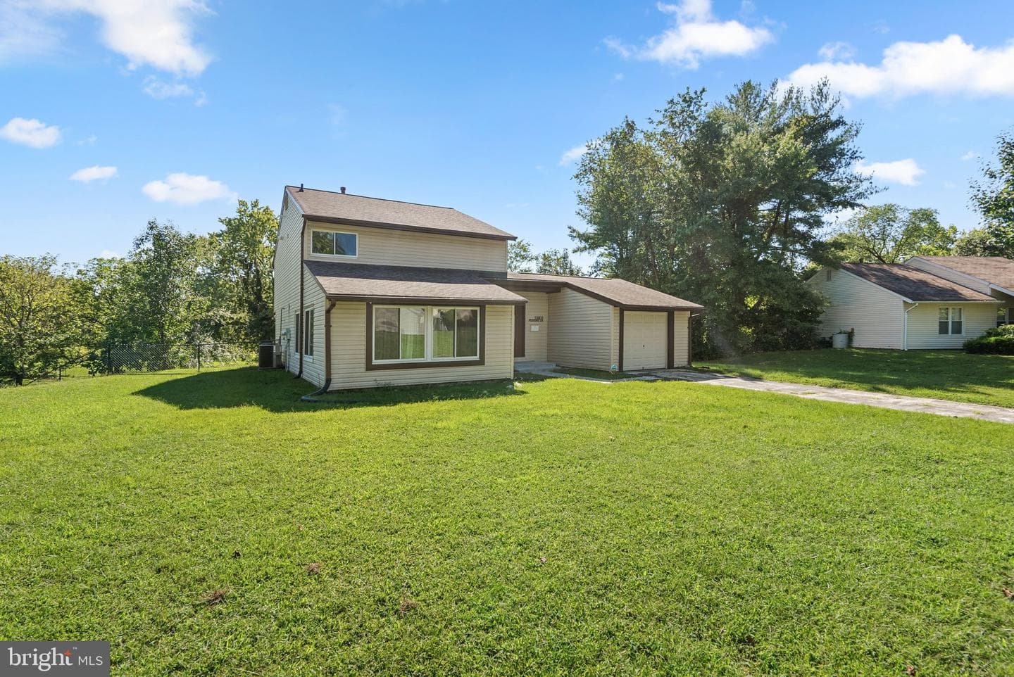 15811 Perkins Lane photo 3